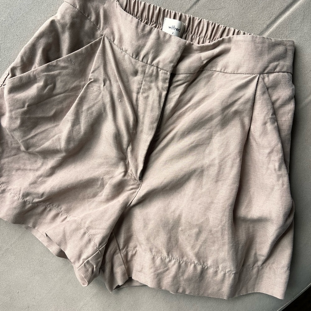 Aritzia beige shorts LIKE NEW